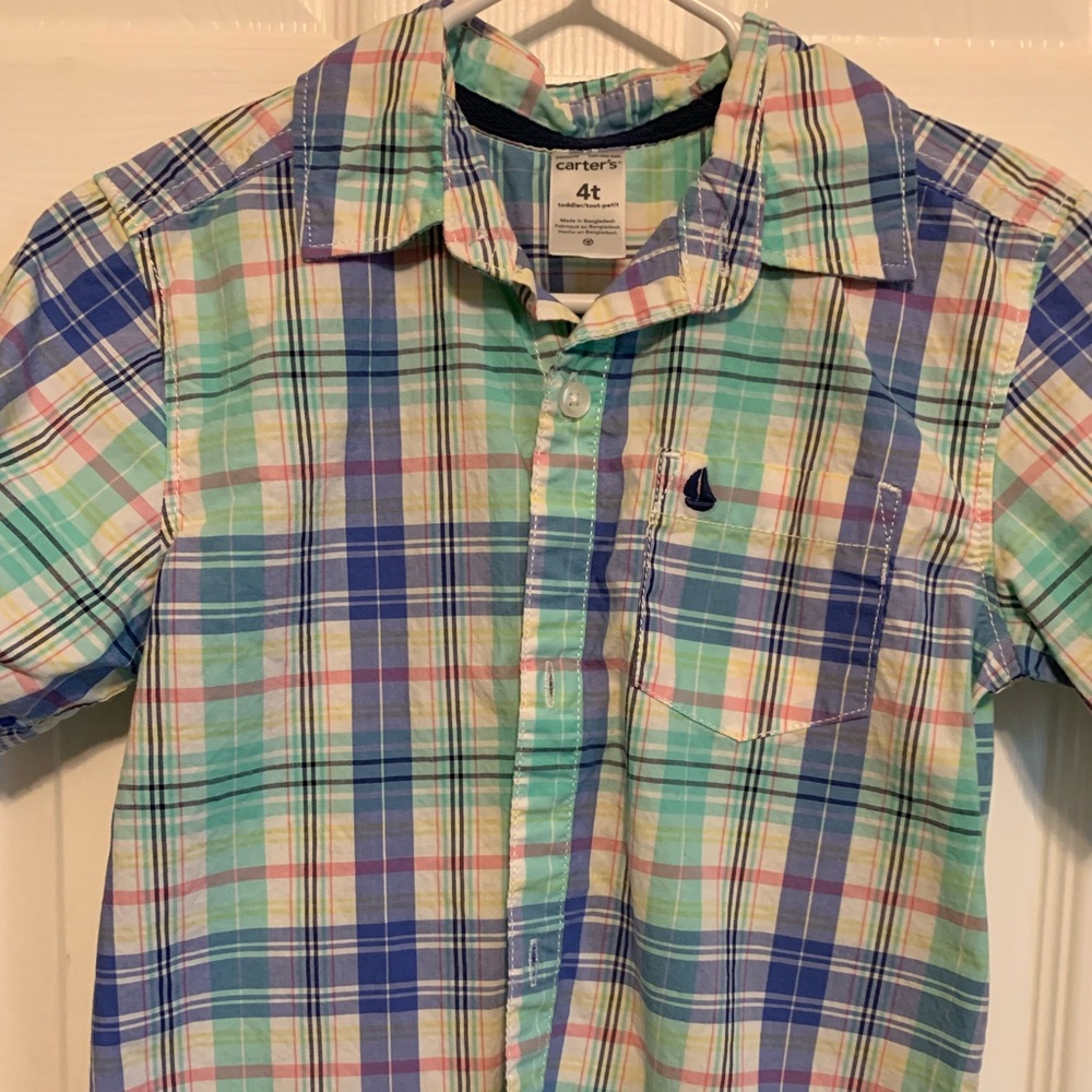 Carter’s short sleeve button down boys shirt